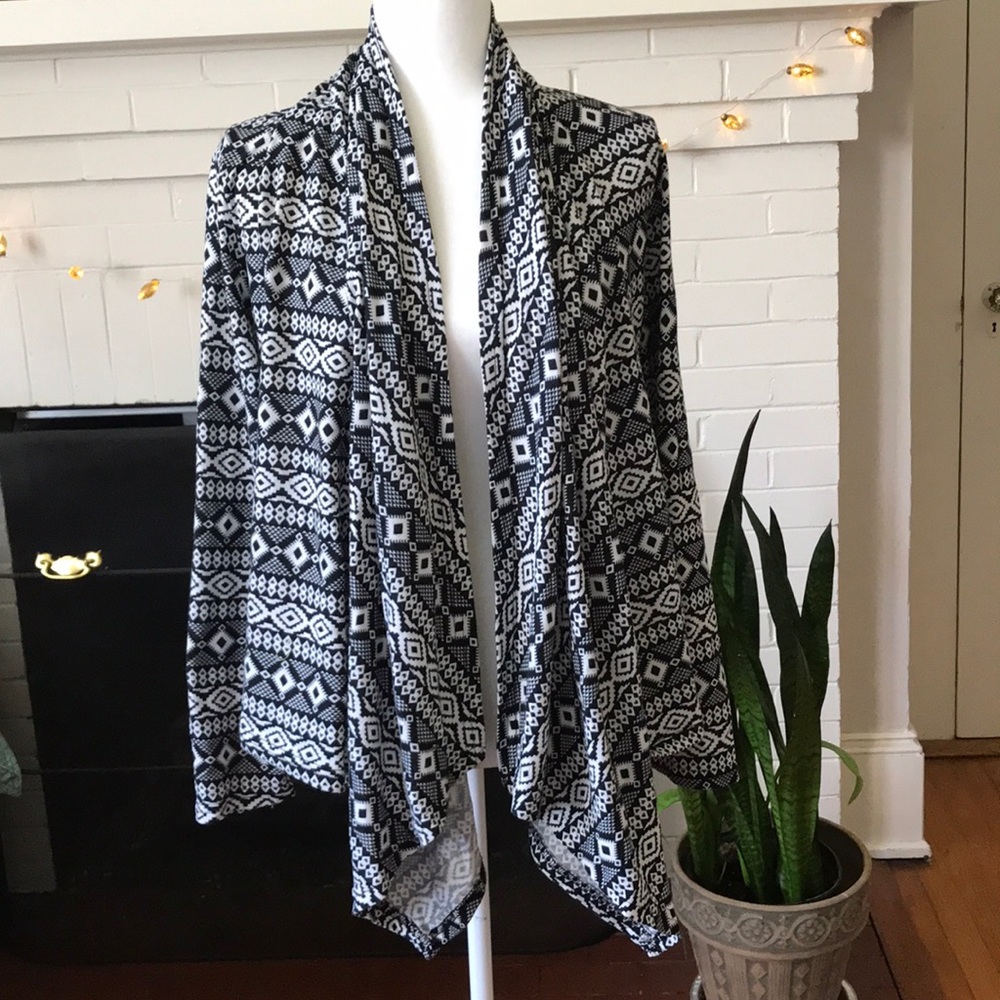 Hot Ginger Open Cardigan Black and White Tribal